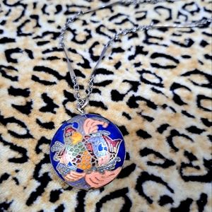 🌈ROUND FISH PENDANT W/SILVER CHAIN